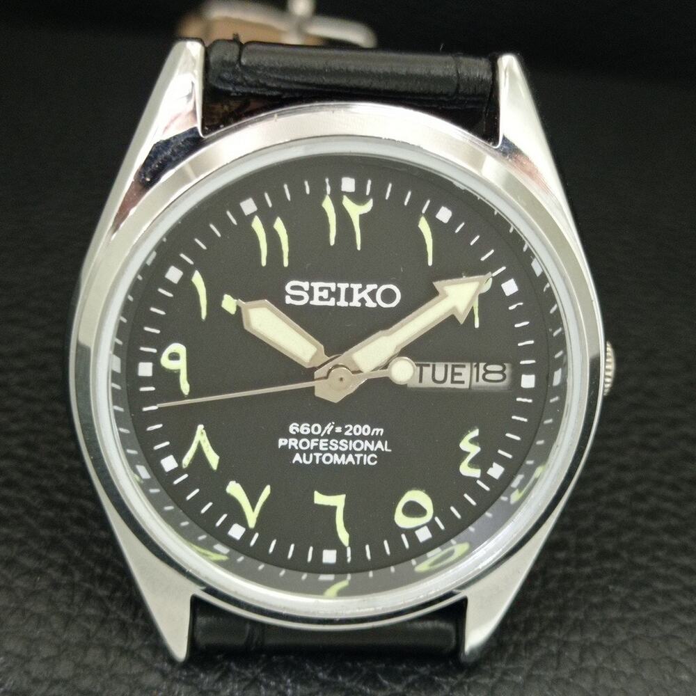 Vintage 1982 Seiko Automatic Mens Silver Watch W/daydate & Green accents - Picture 4 of 10